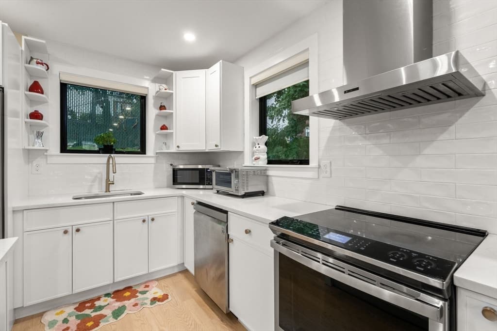 14 Brook Ave # 2, Waltham MA 02453 photo 4