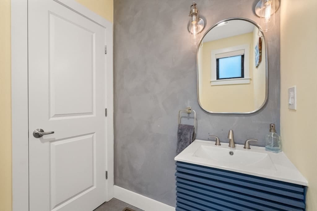 14 Brook Ave # 2, Waltham MA 02453 photo 8
