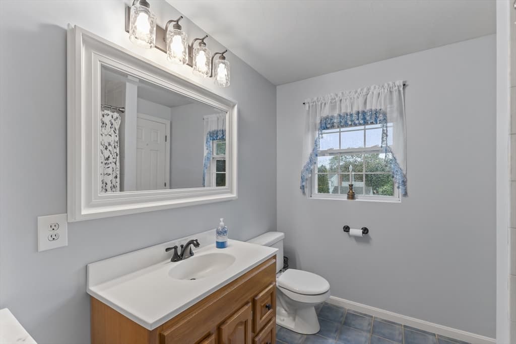 Single Family Residence at 10 Fairfield Drive, Dudley MA 01571, Dudley, photo 23 of 42