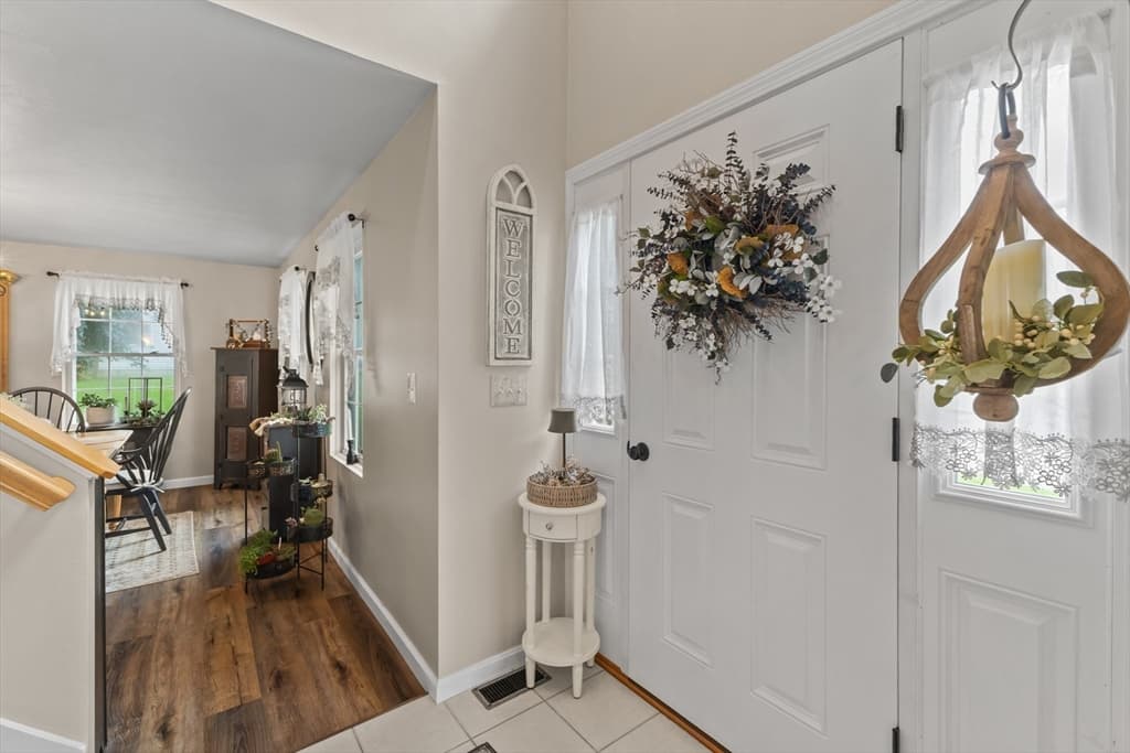 Single Family Residence at 10 Fairfield Drive, Dudley MA 01571, Dudley, photo 6 of 42