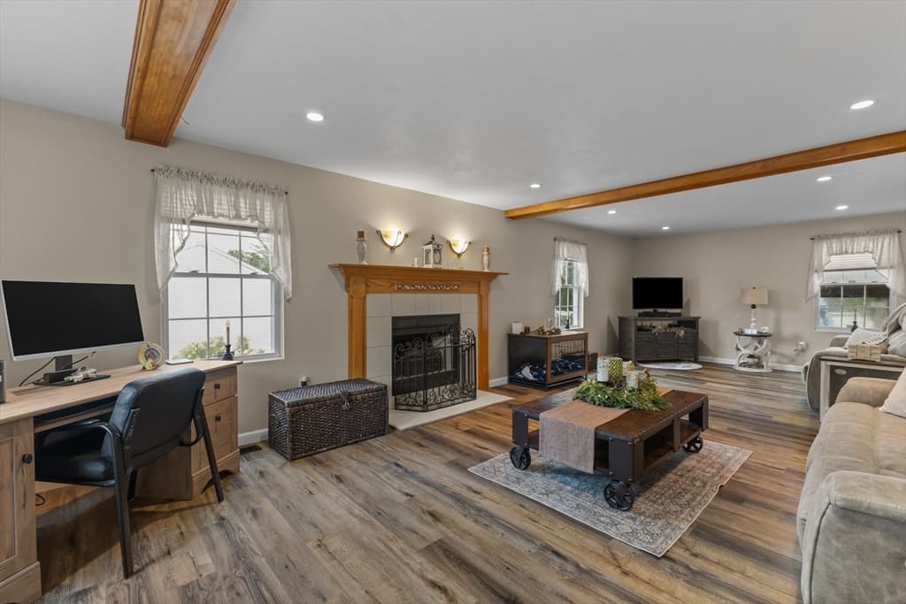Single Family Residence at 10 Fairfield Drive, Dudley MA 01571, Dudley, photo 7 of 42