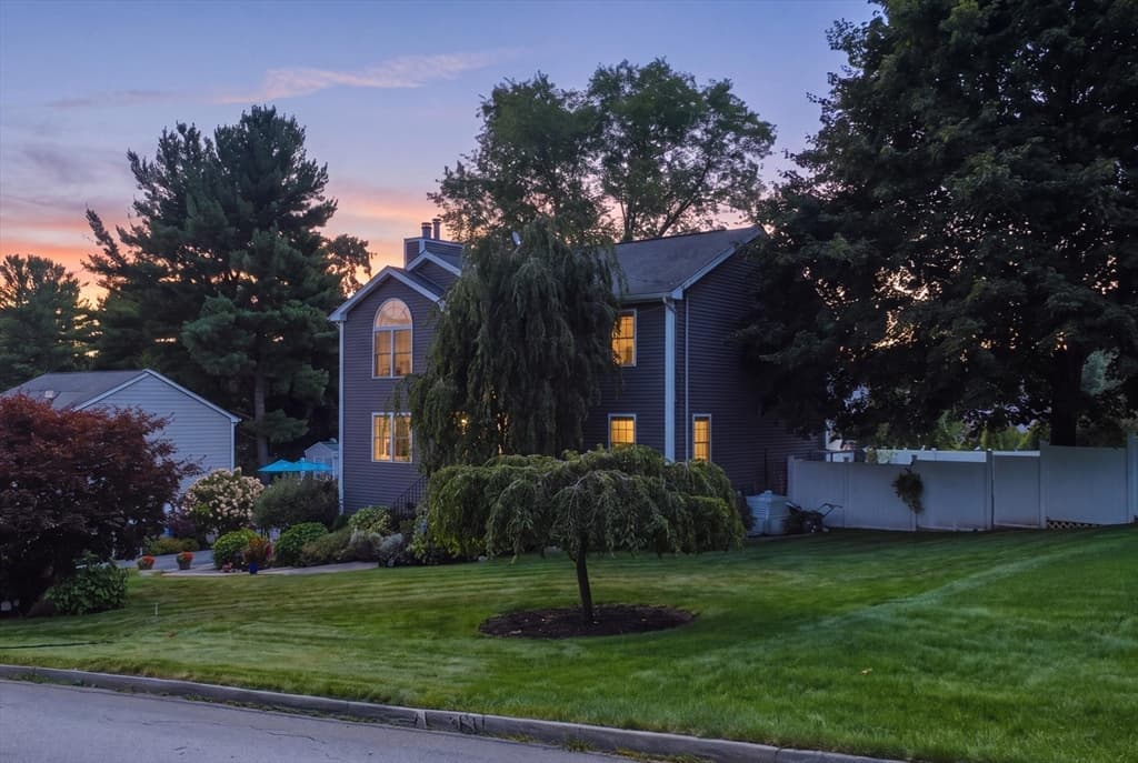 Single Family Residence at 10 Fairfield Drive, Dudley MA 01571, Dudley, photo 5 of 42
