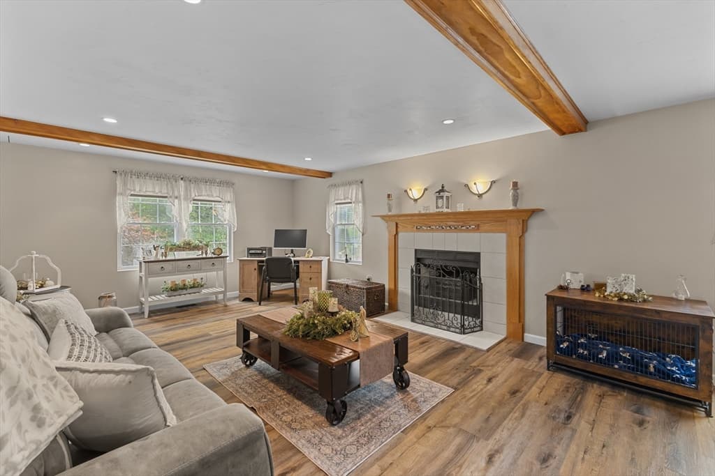 Single Family Residence at 10 Fairfield Drive, Dudley MA 01571, Dudley, photo 9 of 42