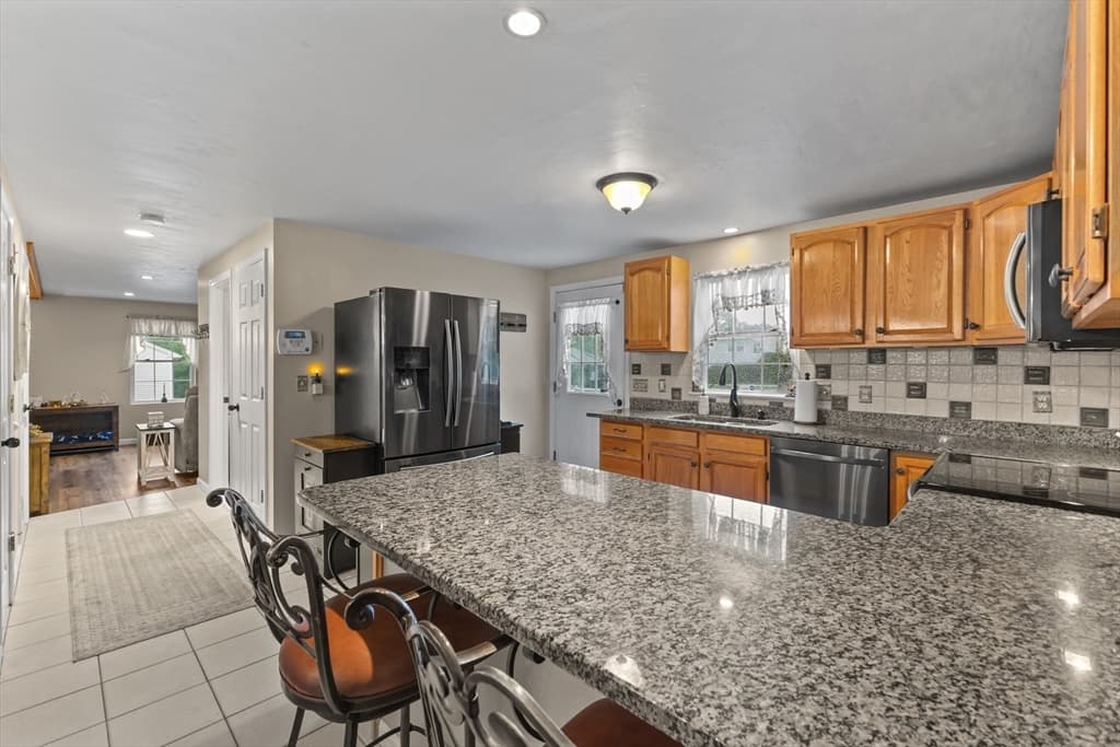 Single Family Residence at 10 Fairfield Drive, Dudley MA 01571, Dudley, photo 14 of 42