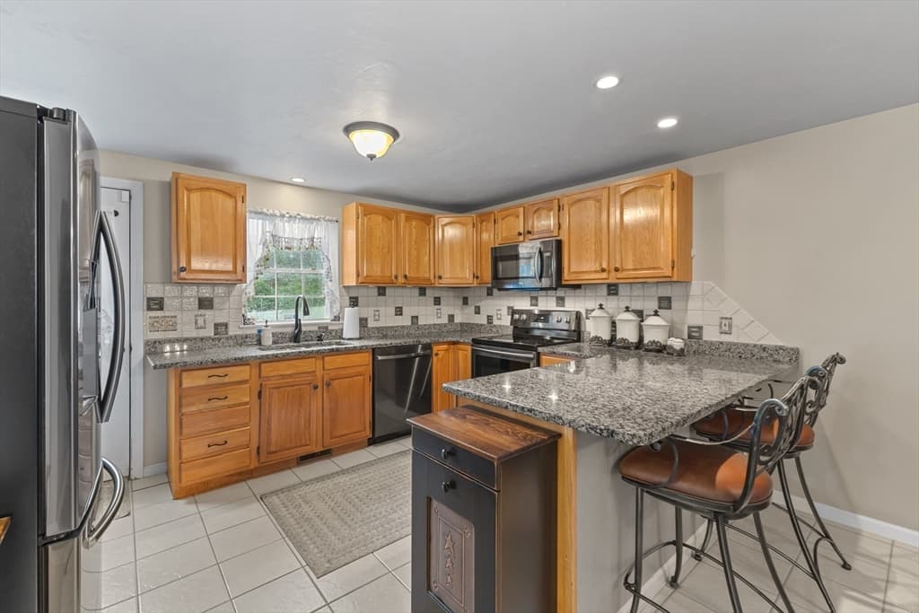 Single Family Residence at 10 Fairfield Drive, Dudley MA 01571, Dudley, photo 15 of 42