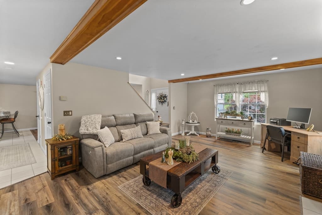 Single Family Residence at 10 Fairfield Drive, Dudley MA 01571, Dudley, photo 8 of 42