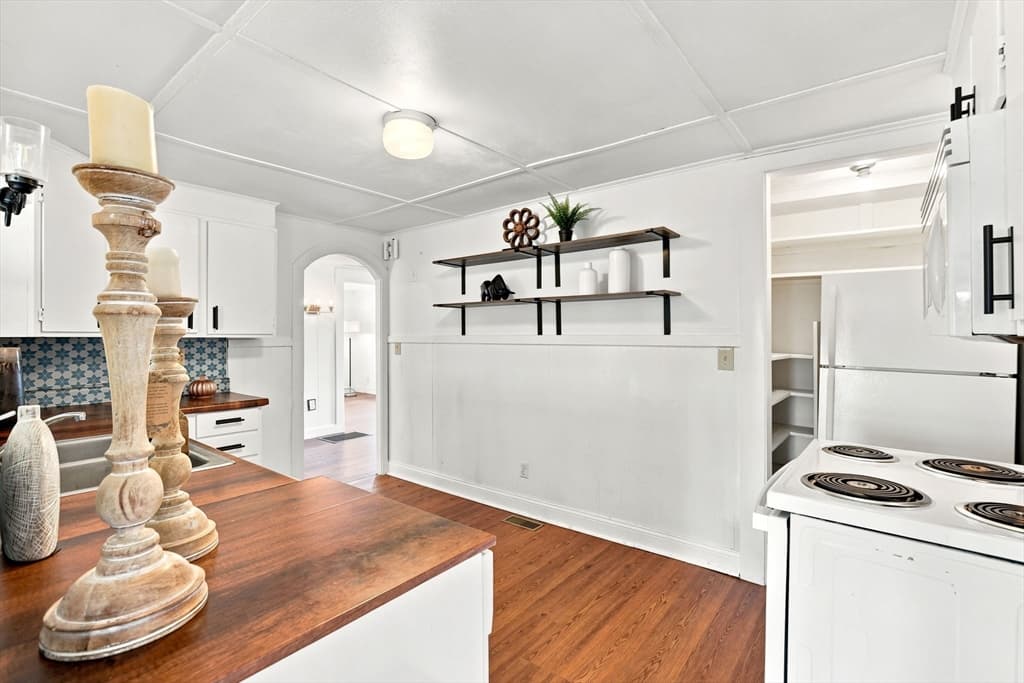 31 Perkins St, Quincy MA 02169 photo 3