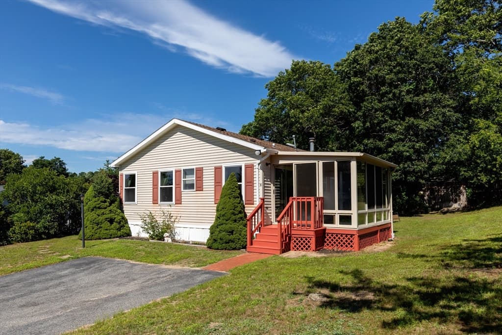 6 Headlands Dr, Plymouth MA 02360