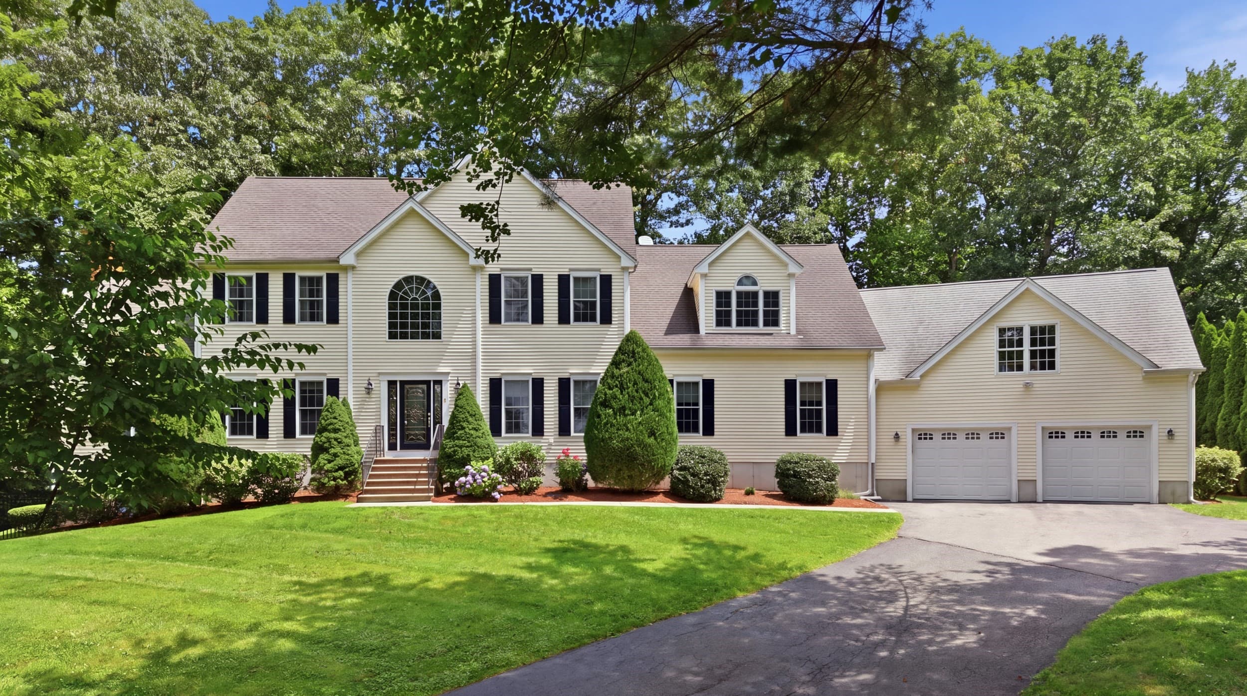 8 Karen Ln, Milford MA 01757