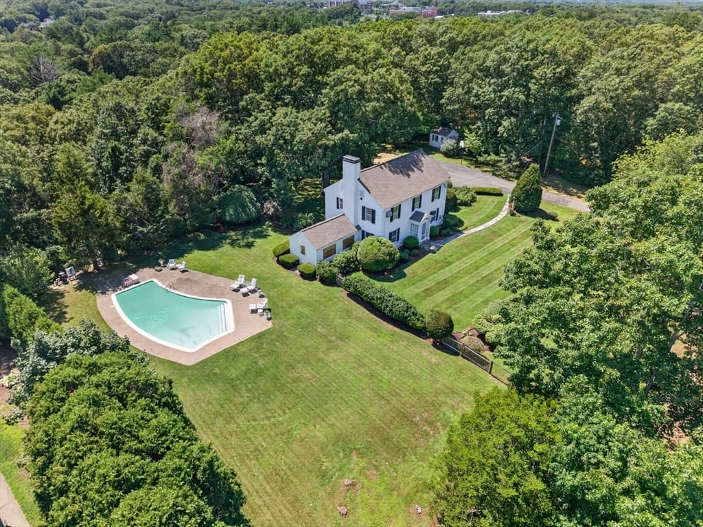 75 Warren, Plymouth MA 02360