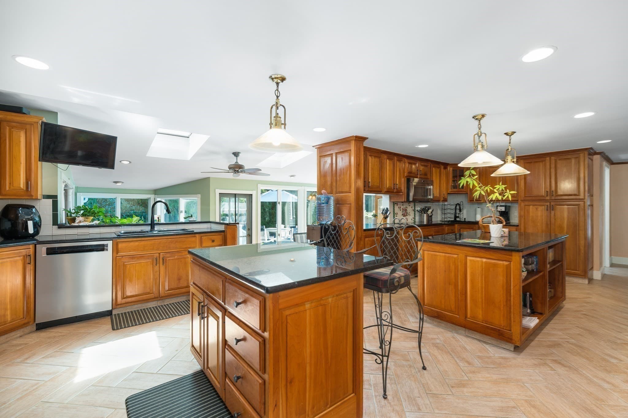 Single Family Residence at 2 Horseshoe Lane, Hamilton MA 01982, photo 6 of 42