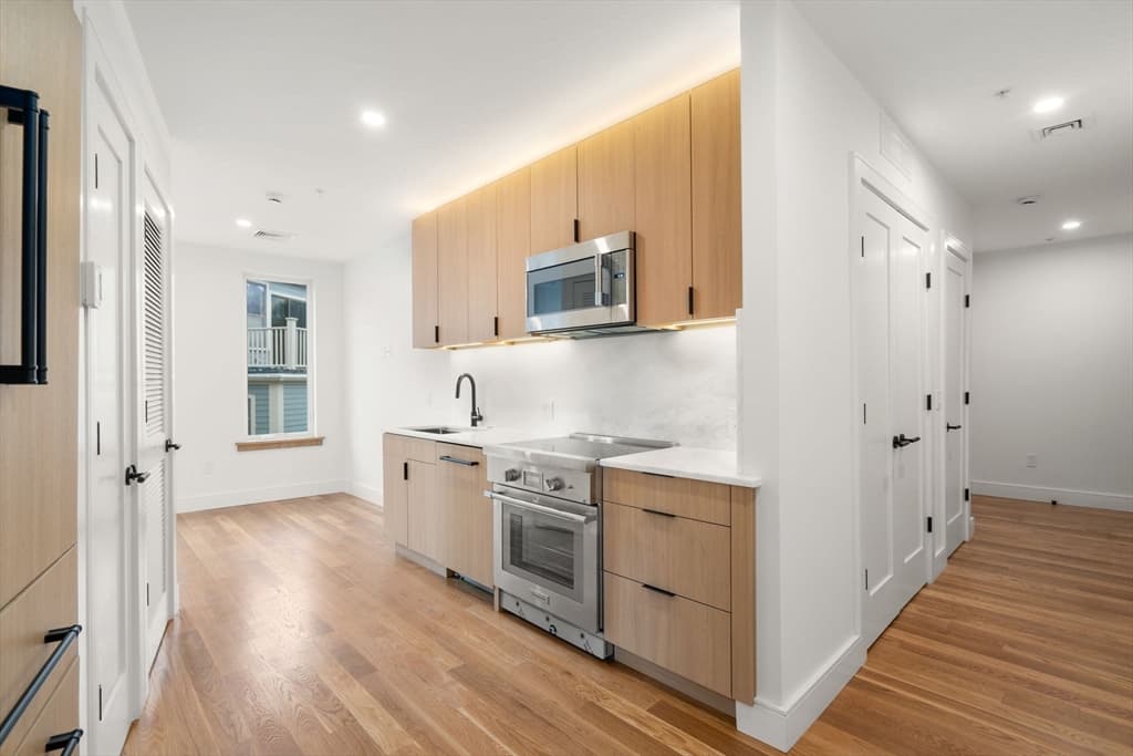 58 Kent # U304, Brookline MA 02445 photo 2