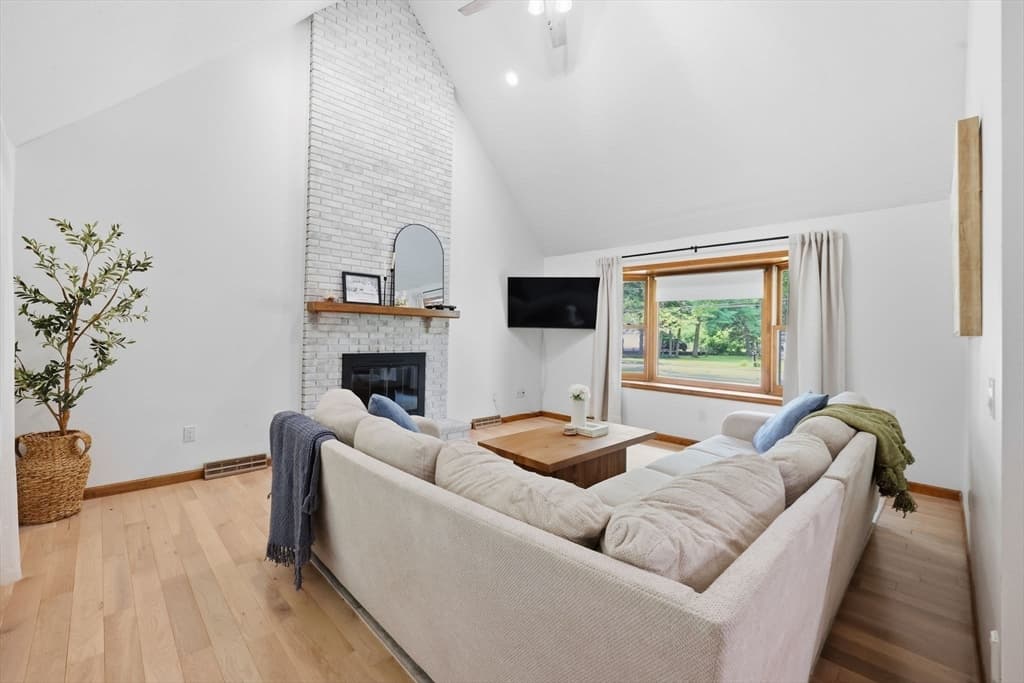 471 Porter Rd, East Longmeadow MA 01028 photo 4