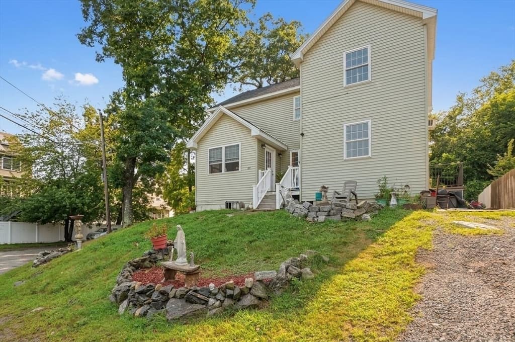 47 Pine Hill Road, Worcester MA 01604 photo 2
