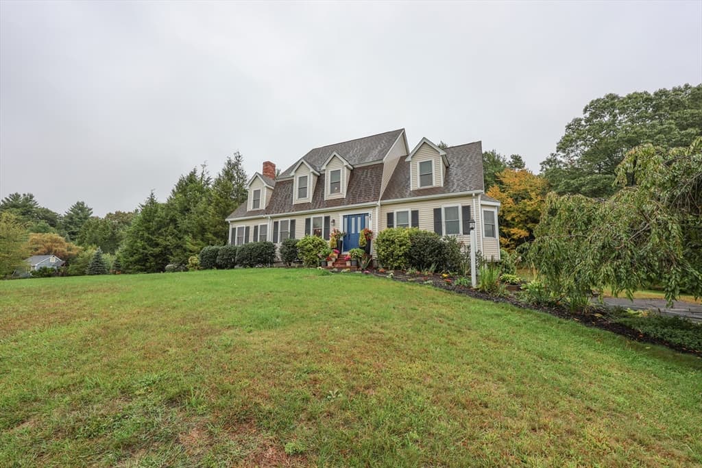 25 Autumn Rd, Wrentham MA 02093