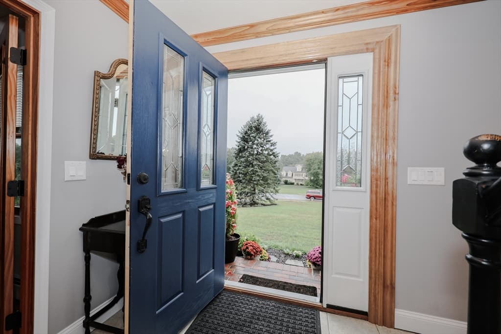 Single Family Residence at 25 Autumn Rd, Wrentham MA 02093, Wrentham, photo 9 of 42