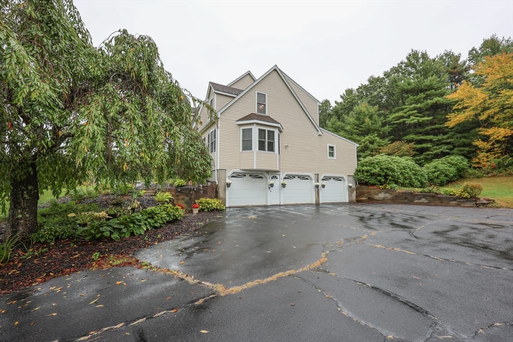 Single Family Residence at 25 Autumn Rd, Wrentham MA 02093, Wrentham, photo 4 of 42