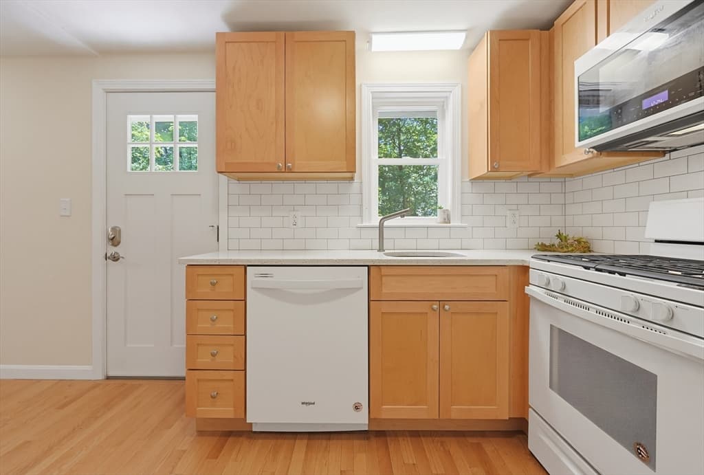 71 Carpenter Rd, Walpole MA 02081 photo 13