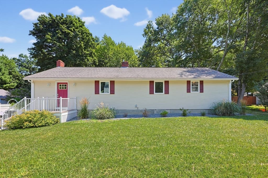 71 Carpenter Rd, Walpole MA 02081