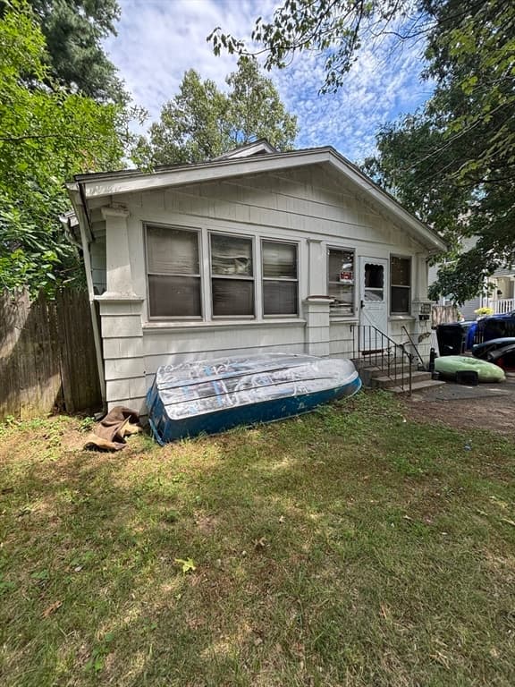 55 Leitch St, Springfield MA 01109 photo 2