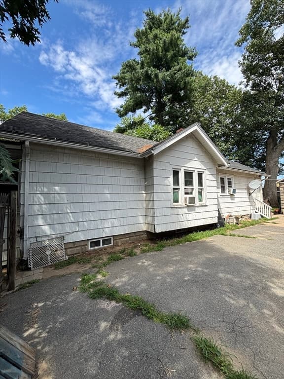 55 Leitch St, Springfield MA 01109 photo 6