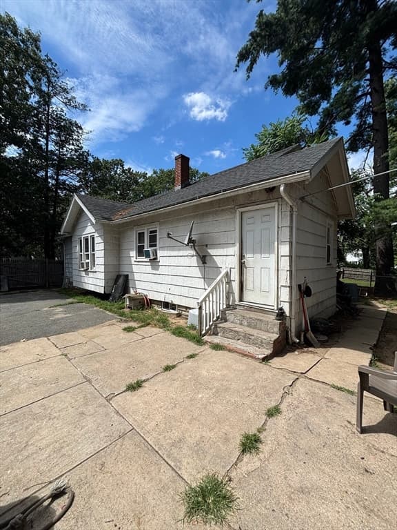 55 Leitch St, Springfield MA 01109 photo 7