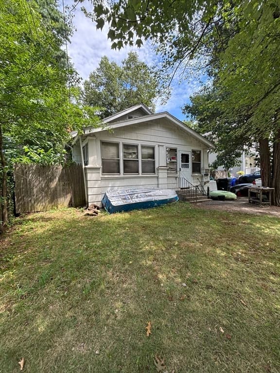 55 Leitch St, Springfield MA 01109 photo 3