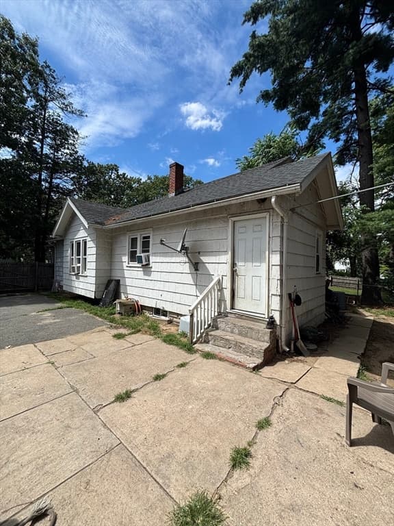 55 Leitch St, Springfield MA 01109 photo 5