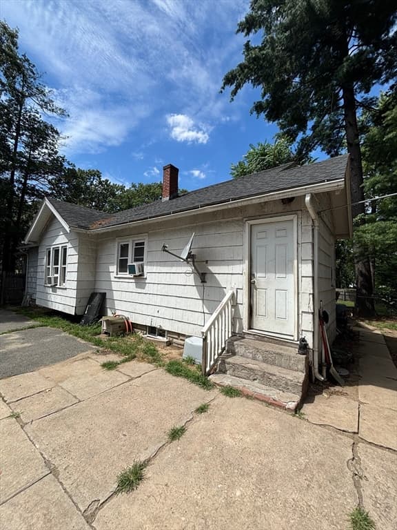 55 Leitch St, Springfield MA 01109 photo 9