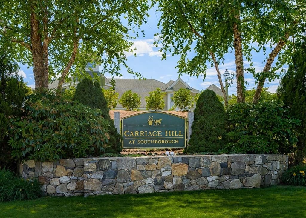 69 Carriage Hill Circle # 69, Southborough MA 01772