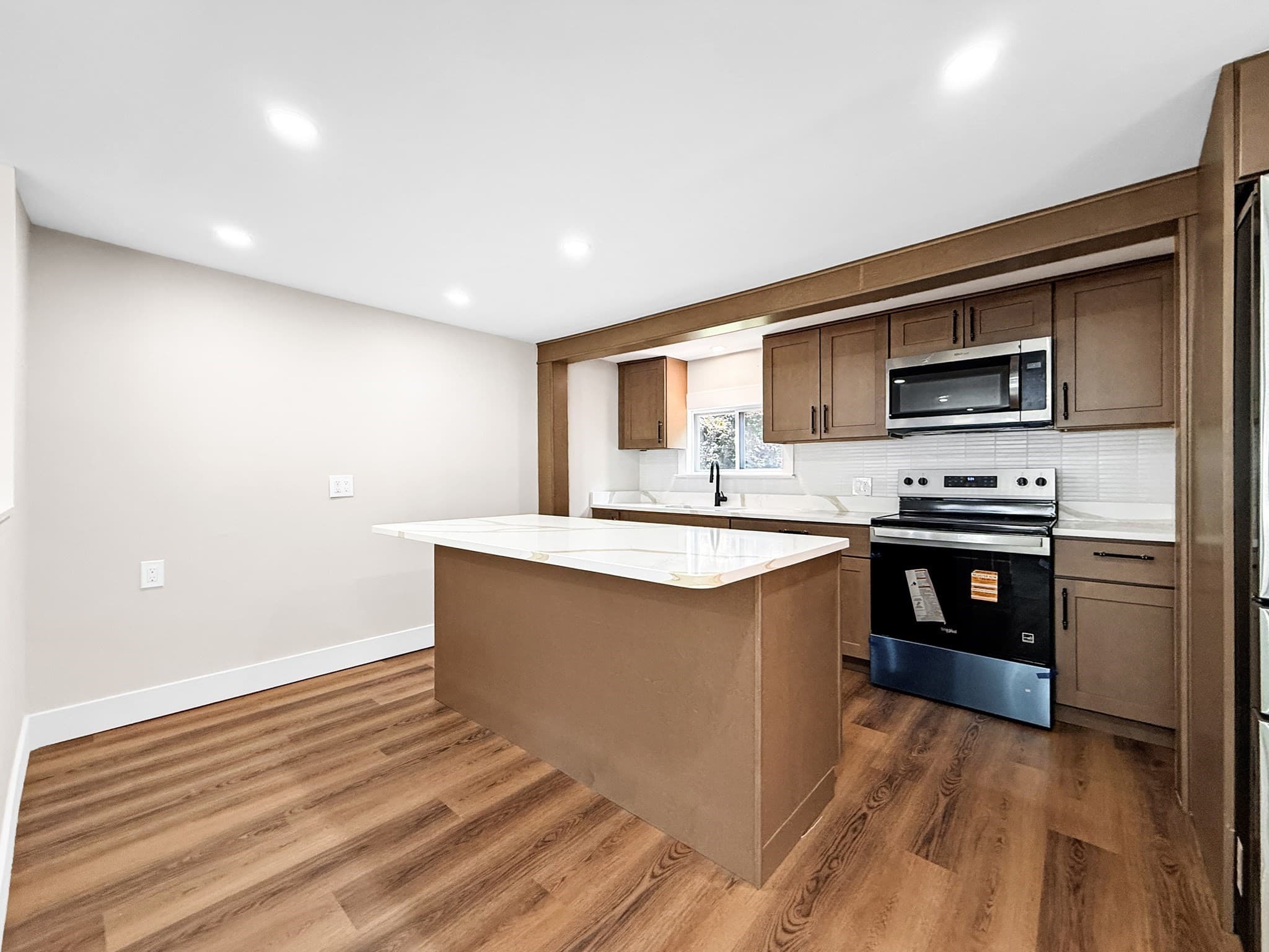 Single Family Residence at 89 Goodale St, Haverhill MA 01830, photo 2 of 36