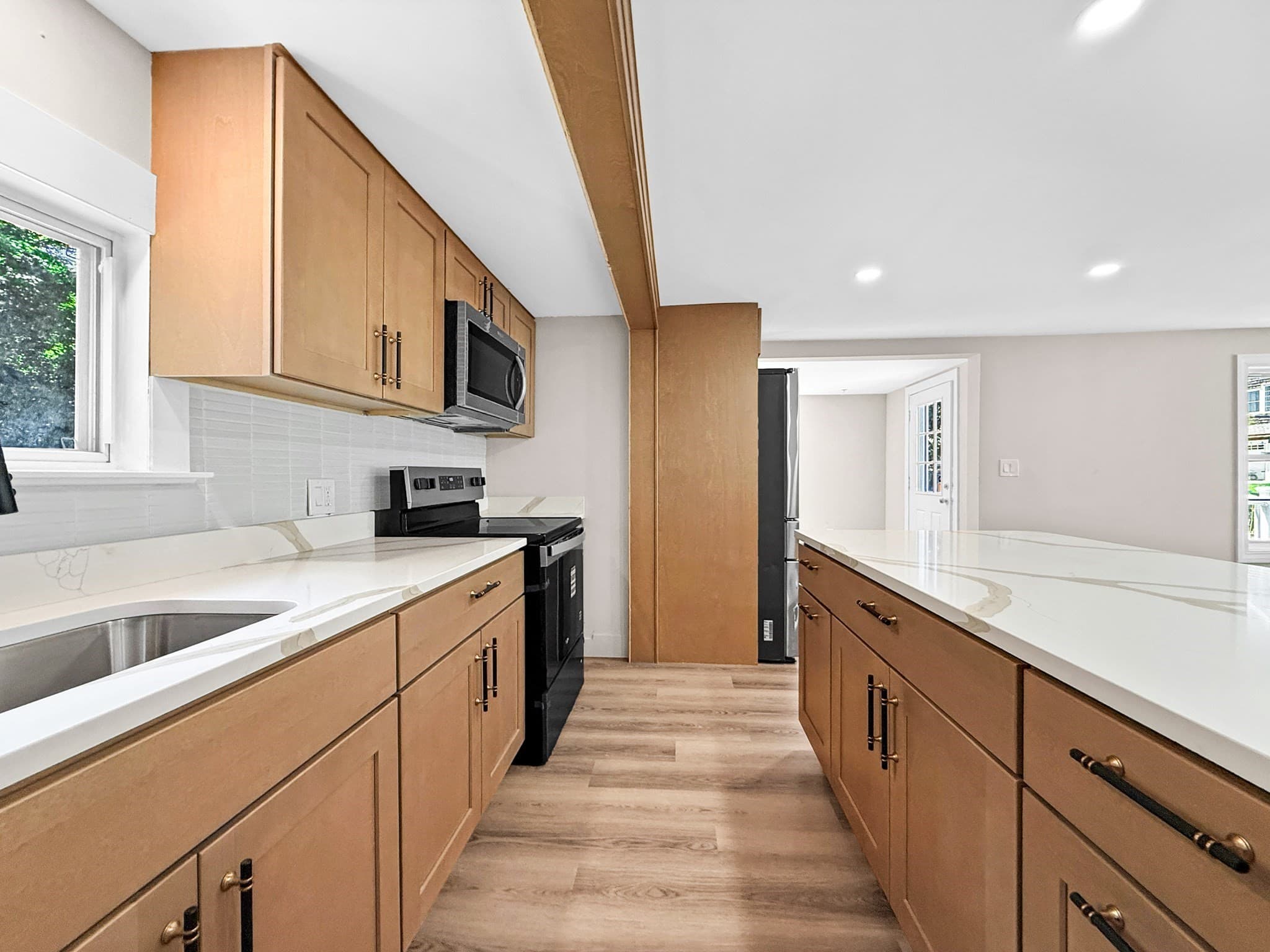 Single Family Residence at 89 Goodale St, Haverhill MA 01830, photo 9 of 36