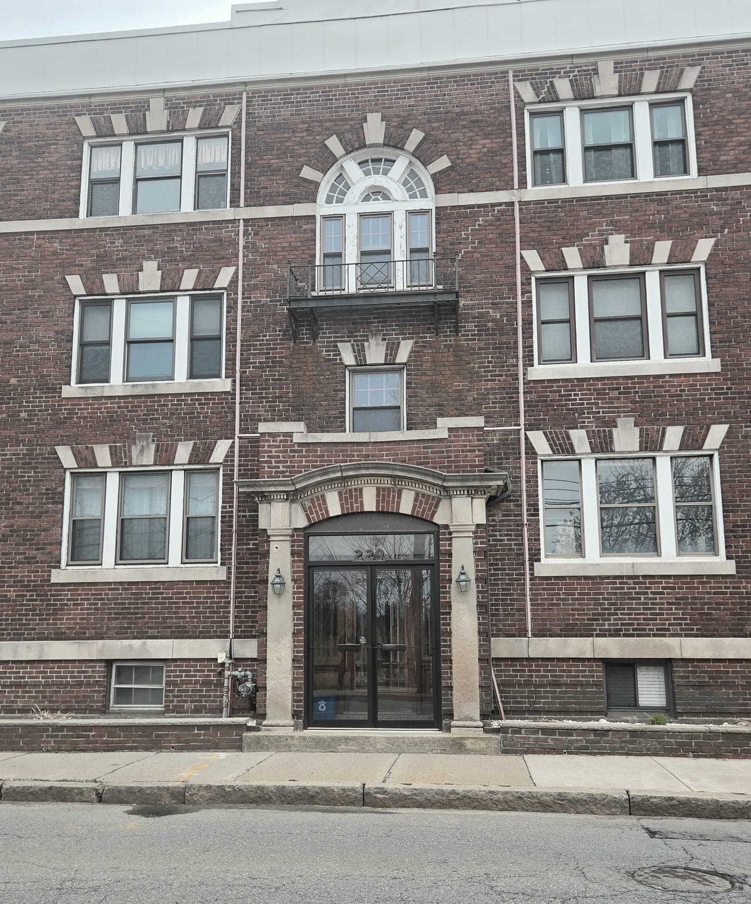 229 Washington Ave # 3A, Winthrop MA 02152