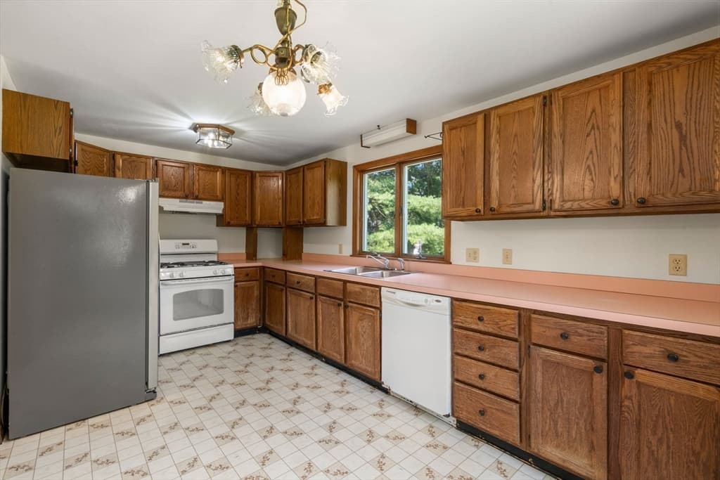 32 Acushnet Rd, Mattapoisett MA 02739 photo 11