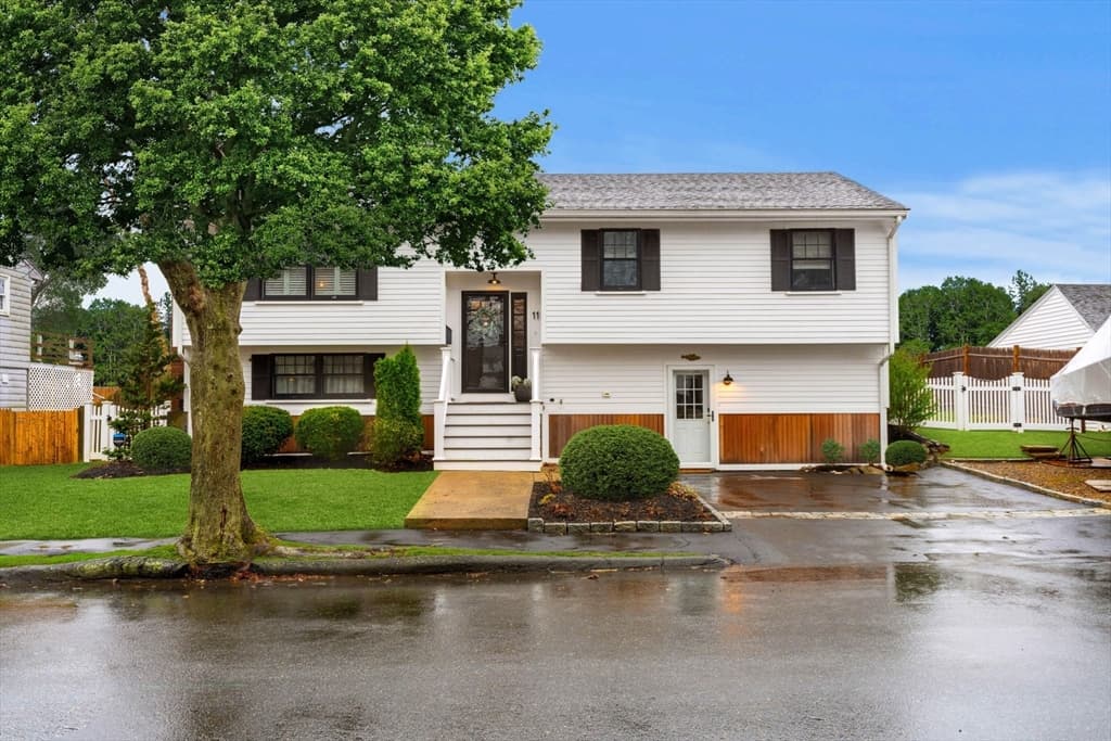 11 Taft St, Marblehead MA 01945
