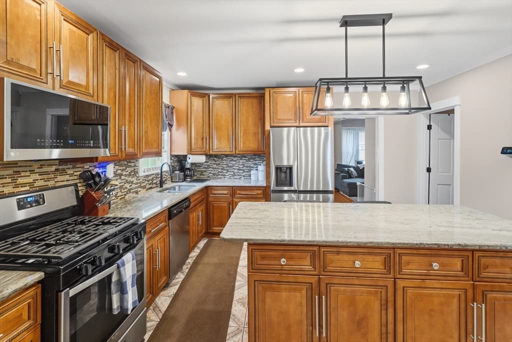 179 Pilgrim Ave, Worcester MA 01604 photo 9