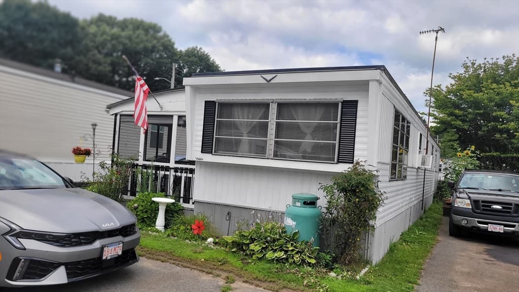 261 Newbury # 49B, Peabody MA 01960