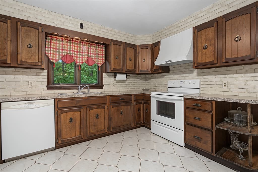 27 Peck Hill Road, Johnston RI 02919 photo 11
