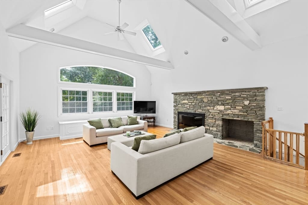 105 East St, Hingham MA 02043 photo 3