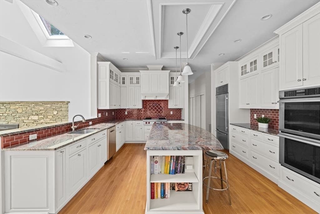 105 East St, Hingham MA 02043 photo 5