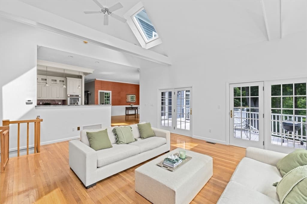 105 East St, Hingham MA 02043 photo 4