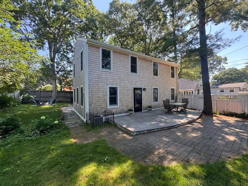 8 Winthrop Ave, Duxbury MA 02332 photo 2