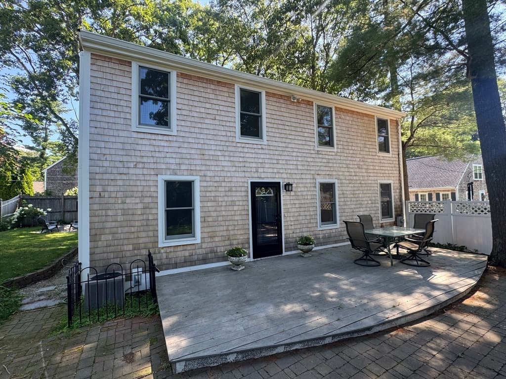 8 Winthrop Ave, Duxbury MA 02332