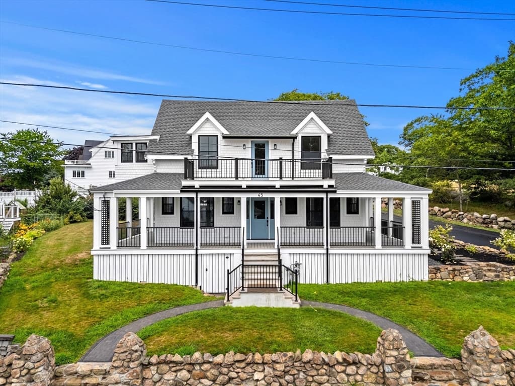 45 Beach Road, Gloucester MA 01930