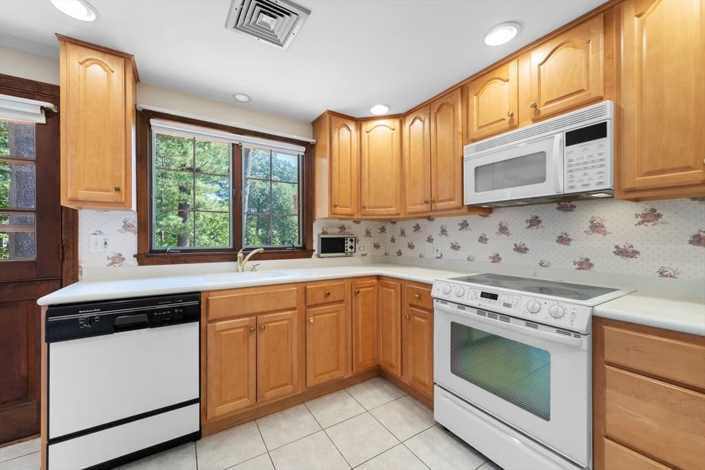 71 Colonial Dr, Reading MA 01867 photo 12