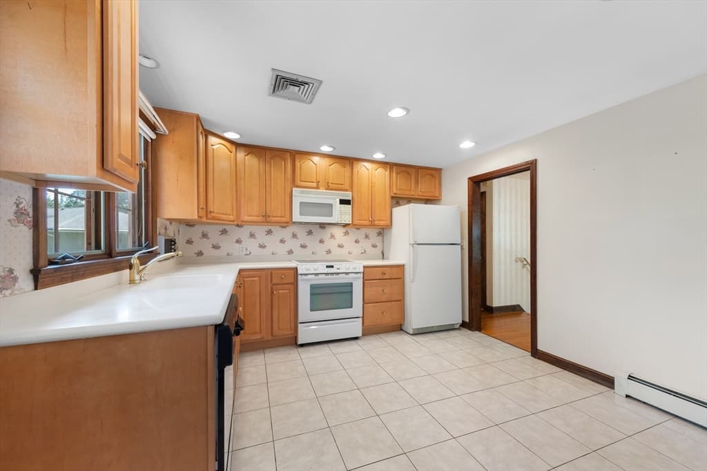71 Colonial Dr, Reading MA 01867 photo 9