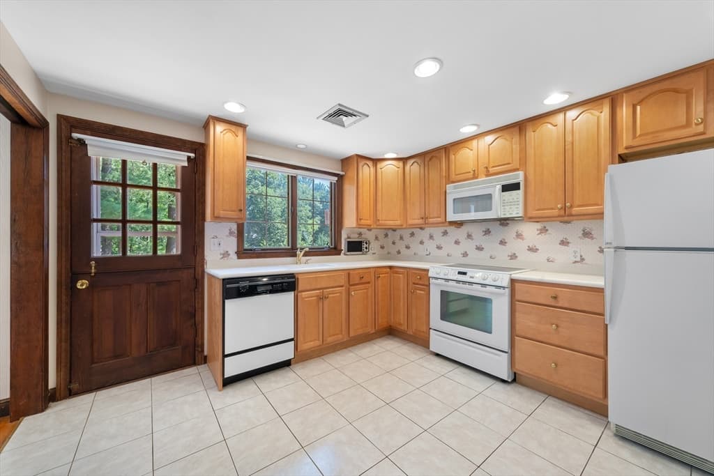 71 Colonial Dr, Reading MA 01867 photo 11