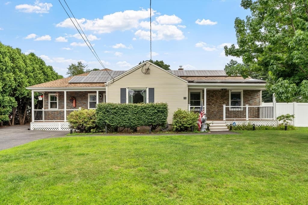 15 Pinebrook Dr, Springfield MA 01129 photo 2