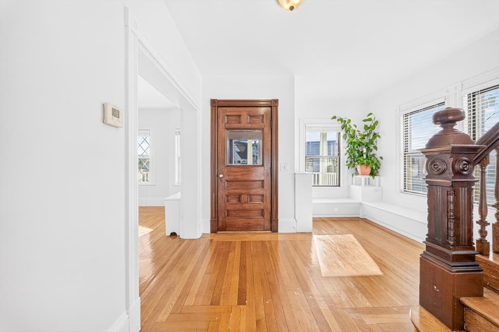 546 Shirley St, Winthrop MA 02152 photo 10