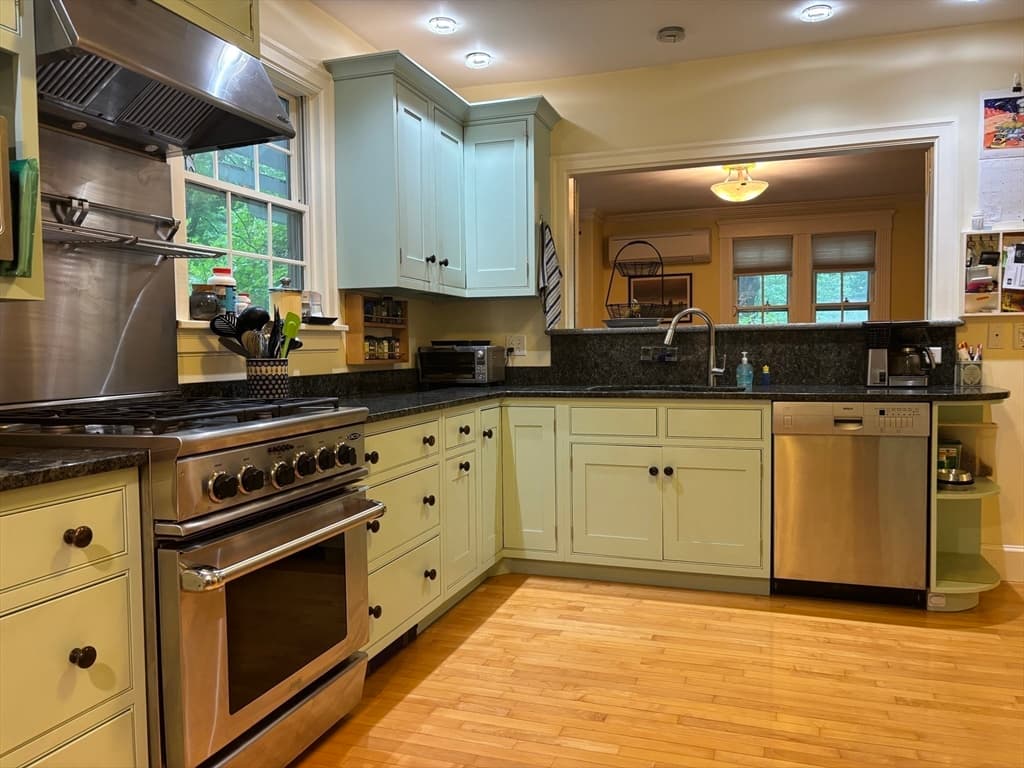 100 Dana, Amherst MA 01002 photo 12